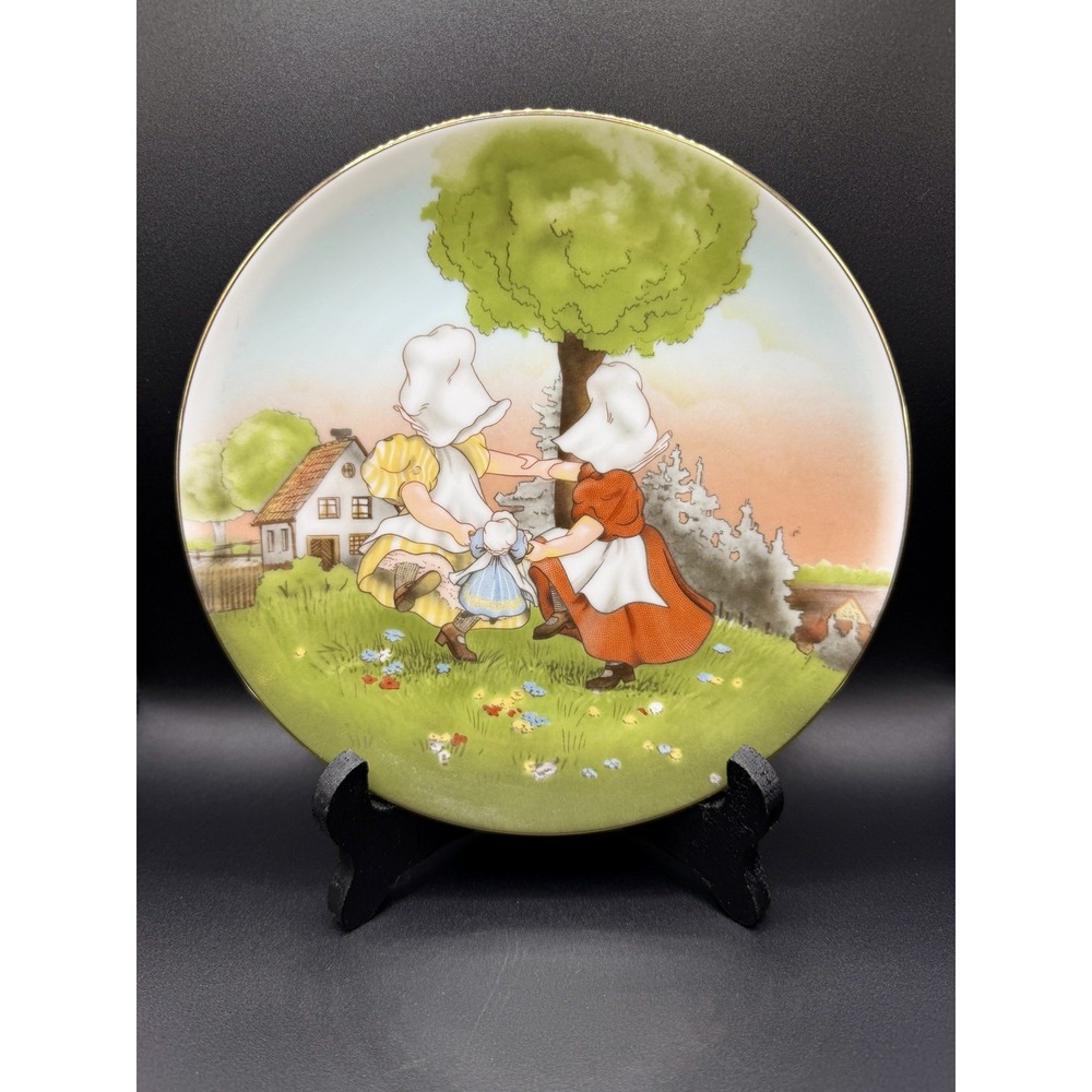 "Round Dance" Royal Bayreuth Sun-Bonnet Babies Playtime Series Collectors Plate